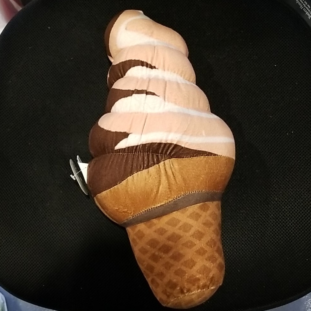 Nwt! Plush ice cream